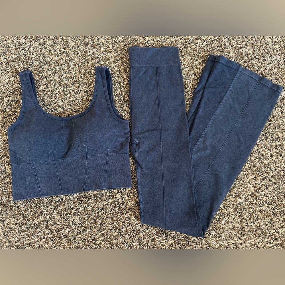 Navy Blue Scoop Cropped Tank and Flare Leggings Set, 2-Piece size SMALL - Picture 4 of 11